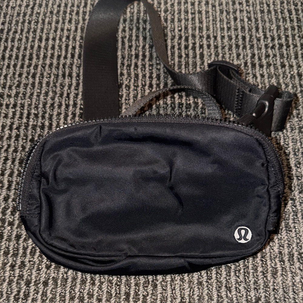 lululemon athletica Black Everywhere Belt Bag